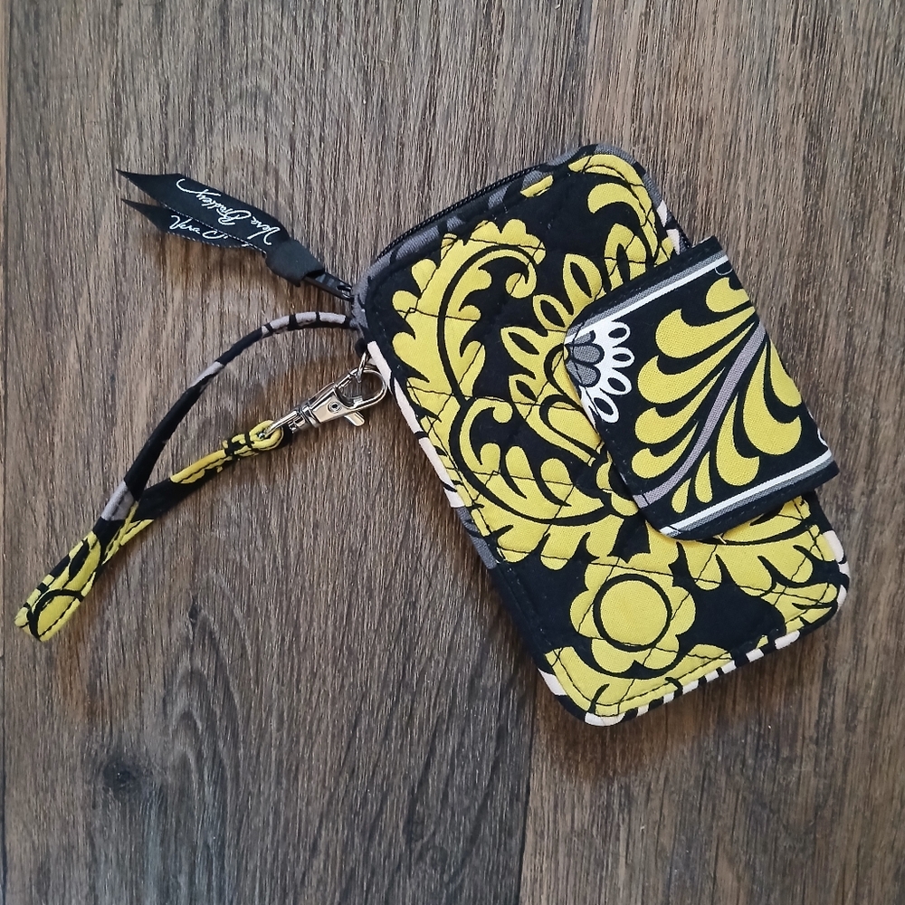 New Vera Bradley Women's Zip Around Wallet Wristlet In Retired Baroque Pattern.